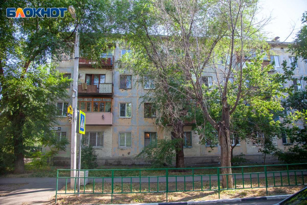 В Волгограде сорвалась и насмерть разбилась психически нездоровая женщина В Волгограде сорвалась и насмерть разбилась психически нездоровая женщина