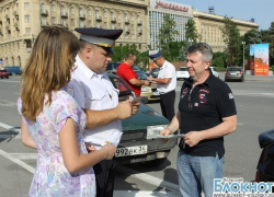 Волгоградские автоинспектора пообщались с автолюбителями Волгоградские автоинспектора пообщались с автолюбителями