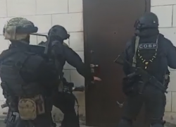 Задержание аферистов, обманувших фермера, попало на видео в Волгоградской области Задержание аферистов, обманувших фермера, попало на видео в Волгоградской области