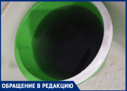 Под Волжским жители поселка вынуждены пить тухлую черную воду Под Волжским жители поселка вынуждены пить тухлую черную воду