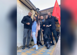 Волгоградский депутат Андрей Анненко прокомментировал фото жены с «пятыми точками» Волгоградский депутат Андрей Анненко прокомментировал фото жены с «пятыми точками»