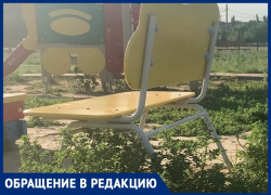 Детские площадки поросли травой по колено в Волжском: жители возмущены Детские площадки поросли травой по колено в Волжском: жители возмущены