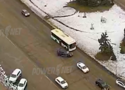 В Волжском водитель иномарки не заметил автобус: женщина пострадала В Волжском водитель иномарки не заметил автобус: женщина пострадала