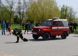 Мужественные спасатели на пожарном кроссфите в Волжском продемонстрировали свою силу тела и духа Мужественные спасатели на пожарном кроссфите в Волжском продемонстрировали свою силу тела и духа