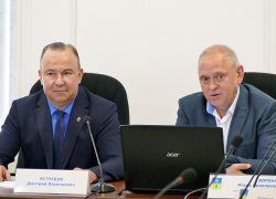 Глава Волжского выступил перед депутатами с отчетом о работе администрации Глава Волжского выступил перед депутатами с отчетом о работе администрации