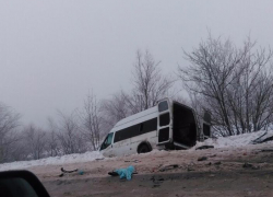 В Волгограде в столкновении "Нивы" с маршруткой пострадала 15-летняя девочка В Волгограде в столкновении "Нивы" с маршруткой пострадала 15-летняя девочка