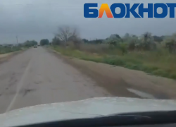 Новую технологию ремонта дорог изобрели в Волжском: дорожная разметка поверх ям Новую технологию ремонта дорог изобрели в Волжском: дорожная разметка поверх ям