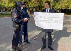 «Нам отрезают легкие!»: одиночные пикеты в поддержку Волга-Ахтубинской поймы проходят по всей России «Нам отрезают легкие!»: одиночные пикеты в поддержку Волга-Ахтубинской поймы проходят по всей России