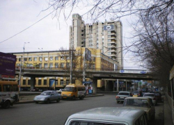 В Волгограде дорогу под Комсомольским мостом перекроют до ноября В Волгограде дорогу под Комсомольским мостом перекроют до ноября