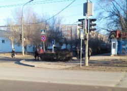 Волжане опасаются переходить проезжую часть из-за неработающих светофоров Волжане опасаются переходить проезжую часть из-за неработающих светофоров