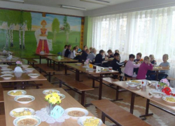 Родители в Волжском возмутились : содержание ребенка в школе стало почти вдвое дороже Родители в Волжском возмутились : содержание ребенка в школе стало почти вдвое дороже