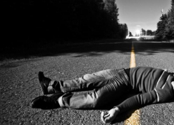 Под Волжским водитель оказался под колесами собственного авто Под Волжским водитель оказался под колесами собственного авто