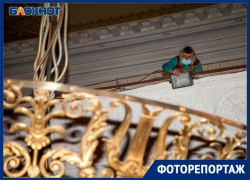 Три тонны хрусталя спустили в ДК «ВГС» в Волжском: местные наблюдали легендарное событие Три тонны хрусталя спустили в ДК «ВГС» в Волжском: местные наблюдали легендарное событие
