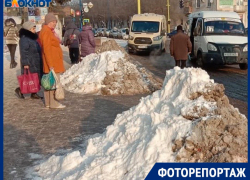 Волжский завален сугробами: последствия ночного снегопада Волжский завален сугробами: последствия ночного снегопада