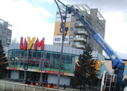 В Волжском перенесли светофор от ЦУМа В Волжском перенесли светофор от ЦУМа