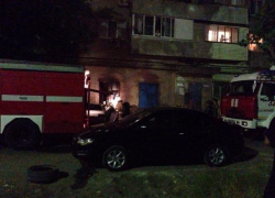 Жилая квартира и отечественный автомобиль сгорели ночью в Волжском Жилая квартира и отечественный автомобиль сгорели ночью в Волжском