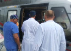 Медики спасают эвакуированного на вертолете в больницу Волжского мужчину с травмой мозга Медики спасают эвакуированного на вертолете в больницу Волжского мужчину с травмой мозга