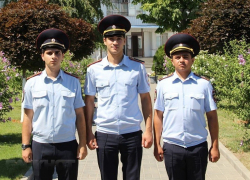 Волгоградские курсанты спасли умирающую на набережной женщину Волгоградские курсанты спасли умирающую на набережной женщину