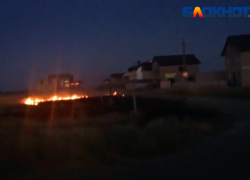 Жители Киляковки сами тушили загоревшуюся сухую траву Жители Киляковки сами тушили загоревшуюся сухую траву