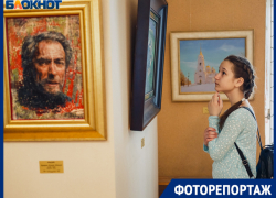 В Волжском проходит выставка "богемного" художника Никаса Сафронова В Волжском проходит выставка "богемного" художника Никаса Сафронова