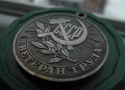 Ветеранам труда в Волжском доплатят почти 600 рублей Ветеранам труда в Волжском доплатят почти 600 рублей