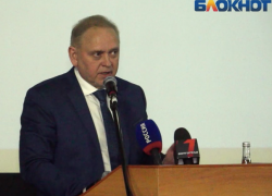 Бродячие собаки, бассейн и трамваи: отчет мэра Волжского Игоря Воронина Бродячие собаки, бассейн и трамваи: отчет мэра Волжского Игоря Воронина