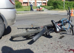 Восьмилетний велосипедист попал под колеса автомобиля Восьмилетний велосипедист попал под колеса автомобиля