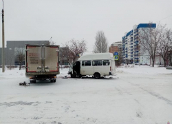 Водитель «ГАЗ–2834» не уступил дорогу микроавтобусу: в результате ДТП пострадала женщина Водитель «ГАЗ–2834» не уступил дорогу микроавтобусу: в результате ДТП пострадала женщина