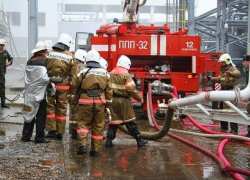 Из-за халатности с огнем загорелась квартира в многоэтажке Волжского Из-за халатности с огнем загорелась квартира в многоэтажке Волжского