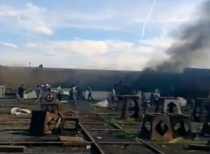 Первые минуты после взрыва на барже в Волжском попали на видео Первые минуты после взрыва на барже в Волжском попали на видео