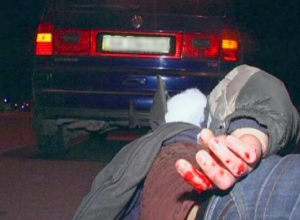 19-летний мажор на дорогом внедорожнике сбил 18-летнего парня рядом с администрацией Волжского 19-летний мажор на дорогом внедорожнике сбил 18-летнего парня рядом с администрацией Волжского