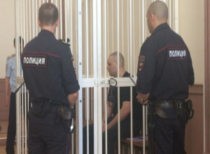 Александр Масленников на куклах показал, как расчленял своих жертв Александр Масленников на куклах показал, как расчленял своих жертв