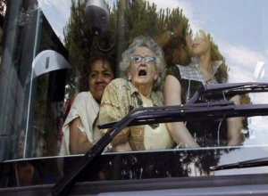 80-летняя бабушка получила травмы в автобусе, который «подрезал» лихач-пенсионер в Волжском 80-летняя бабушка получила травмы в автобусе, который «подрезал» лихач-пенсионер в Волжском