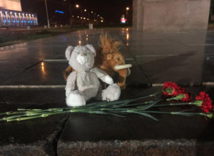 Волжане чтят память погибших в Керчи Волжане чтят память погибших в Керчи