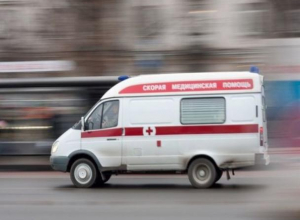 На въезде в Волжский врезались KIA Rio и Mazda На въезде в Волжский врезались KIA Rio и Mazda
