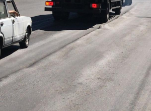 В Волжском асфальт превратился в стиральную доску В Волжском асфальт превратился в стиральную доску