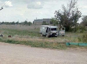Автомобиль скорой помощи опрокинулся на встречной обочине под Волжским Автомобиль скорой помощи опрокинулся на встречной обочине под Волжским