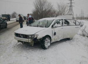 В Волжском иномарка улетела в кювет, перевернувшись на крышу В Волжском иномарка улетела в кювет, перевернувшись на крышу