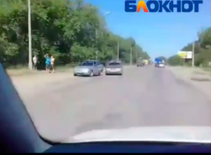 Две отечественные легковушки столкнулись на Пушкина в Волжском Две отечественные легковушки столкнулись на Пушкина в Волжском
