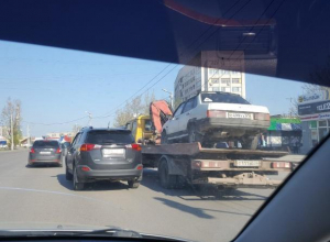 «Девятку» пьяного в «хлам» водителя эвакуировали в Волжском «Девятку» пьяного в «хлам» водителя эвакуировали в Волжском