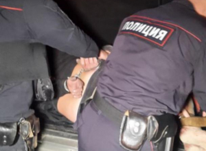 Угрожая ножом, волгоградец взял в плен волжанку и 6-летнего ребенка Угрожая ножом, волгоградец взял в плен волжанку и 6-летнего ребенка