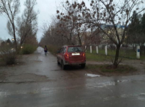 Волжским автохамам пригрозили кирпичом и страшною карой Волжским автохамам пригрозили кирпичом и страшною карой