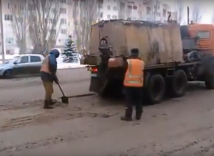 Волжанин снял на видео, как дорожники укладывают асфальт в снежную кашу Волжанин снял на видео, как дорожники укладывают асфальт в снежную кашу
