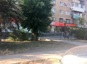 Волжане жалуются на нелогичный забор на улице Энгельса Волжане жалуются на нелогичный забор на улице Энгельса