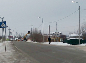 На острове Зеленый в Волжском делают наружное освещение На острове Зеленый в Волжском делают наружное освещение