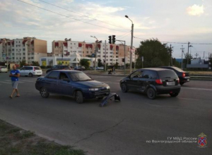 Младенец автоледи пострадал в ДТП в Волжском Младенец автоледи пострадал в ДТП в Волжском