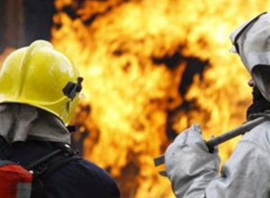Сто квадратных метров кровли гаража сгорело в Волжском Сто квадратных метров кровли гаража сгорело в Волжском