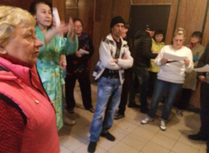 В скандальном общежитии спешно потравили тараканов перед проверкой мэрии в Волжском В скандальном общежитии спешно потравили тараканов перед проверкой мэрии в Волжском