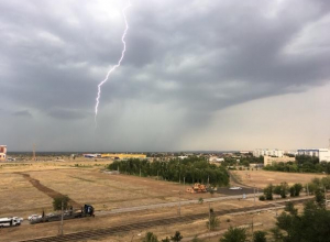 Дождливый понедельник ждет волжан Дождливый понедельник ждет волжан
