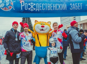 Впервые в Волжском прошел «Рождественский забег» в карнавальных костюмах Впервые в Волжском прошел «Рождественский забег» в карнавальных костюмах